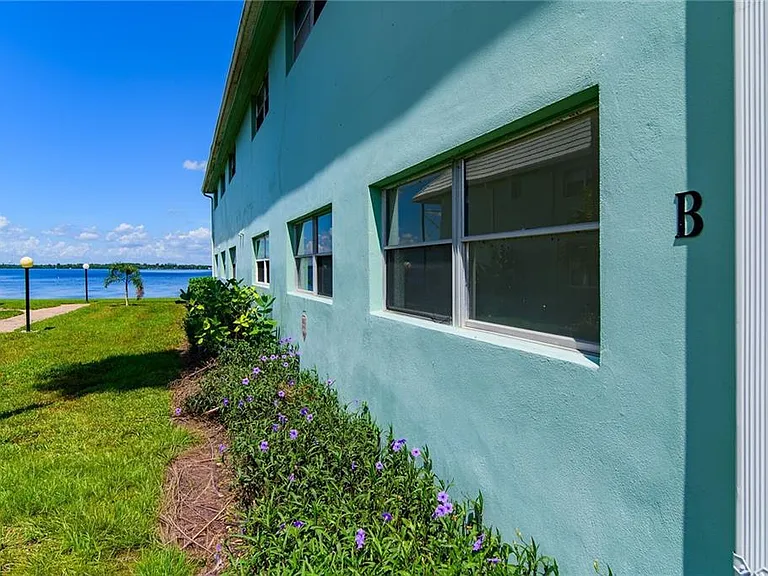 3225 E Riverside Dr — Photo 18