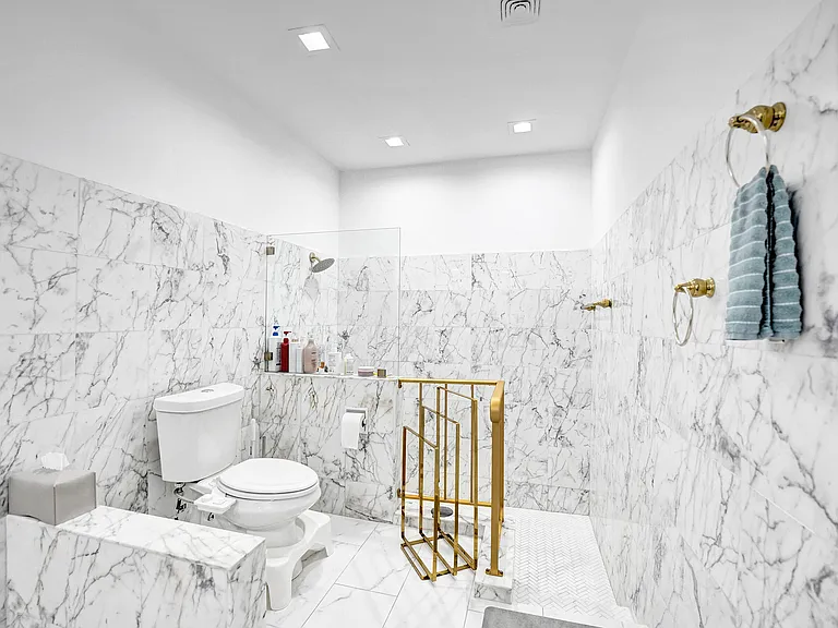 3630 N 55th Ave — Photo 31