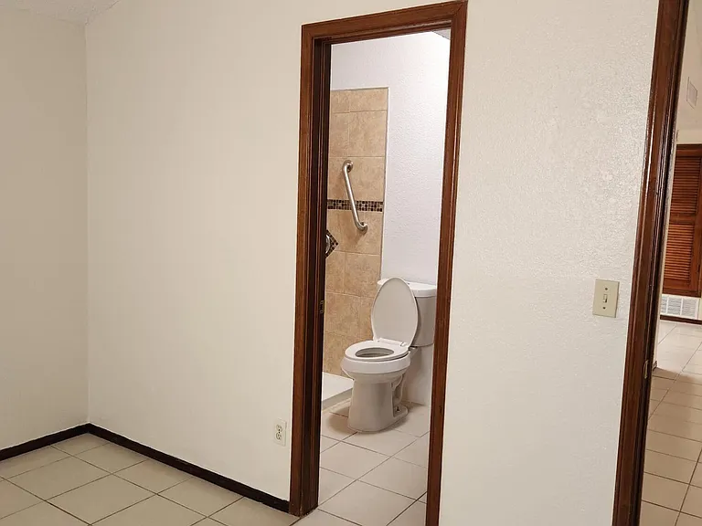 11318 Lake Erie Dr — Photo 7