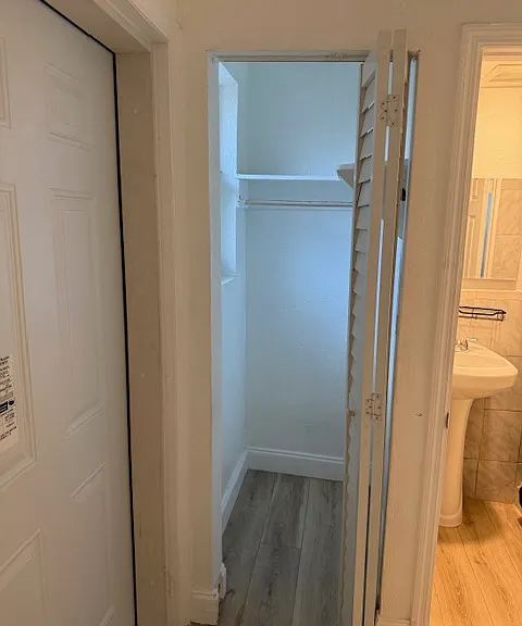 6122 NE 5th Ave #3 — Photo 8