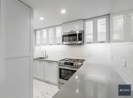 Rented by Bond New York | media 23