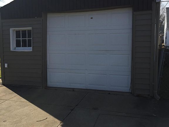 4th image of 5236 E 114th St