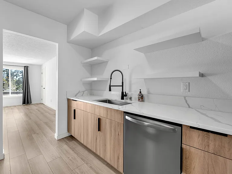 2102 NW Kelly Dr #15 — Photo 10