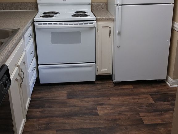 2nd image of 227 Breckinridge Sq