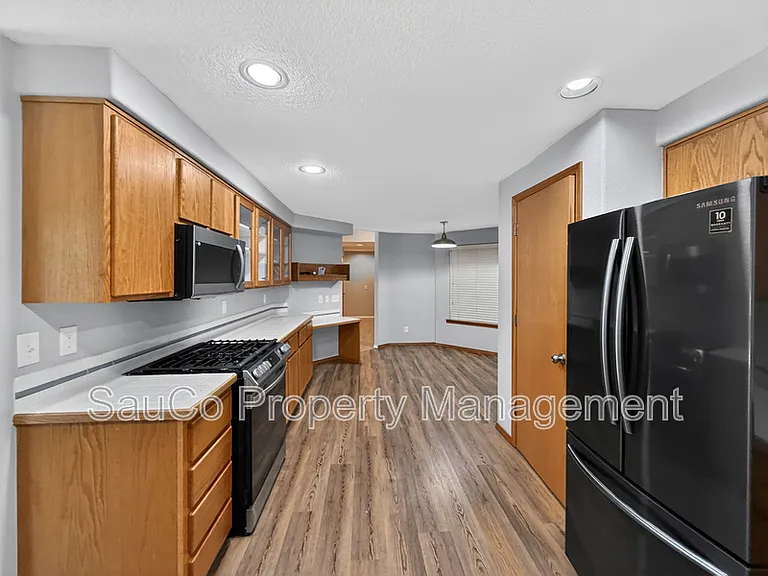 205 NW 8th Ct — Photo 7