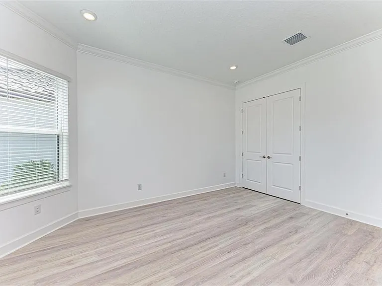 16403 Umbria Pl — Photo 32