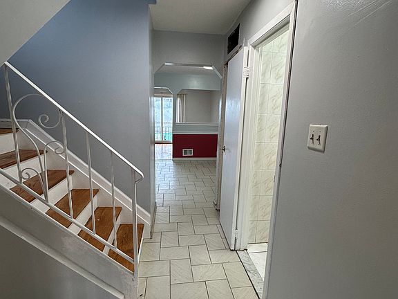3rd image of 45 Bowling Green Pl