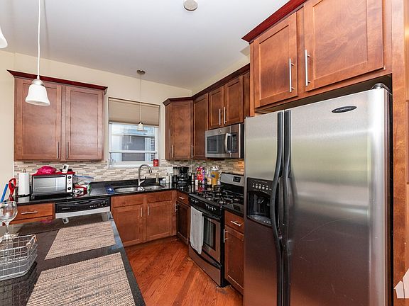 2nd image of 2534 W Flournoy St #1
