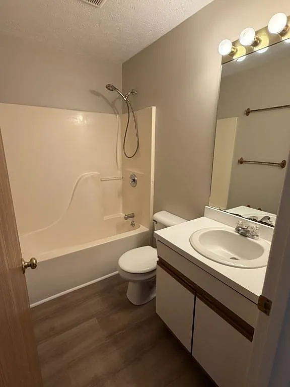 212 Rosemarie Dr — Photo 3