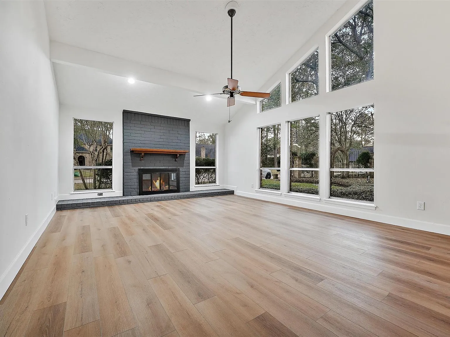 4 bed, 2.5 bath, 2573 sqft, $2,450 — Photo 2
