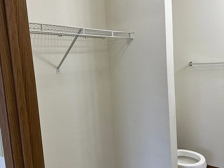 Dakota E & W Apartments — Photo 44