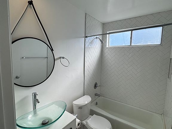 5th image of 2332 S Bentley Ave #307
