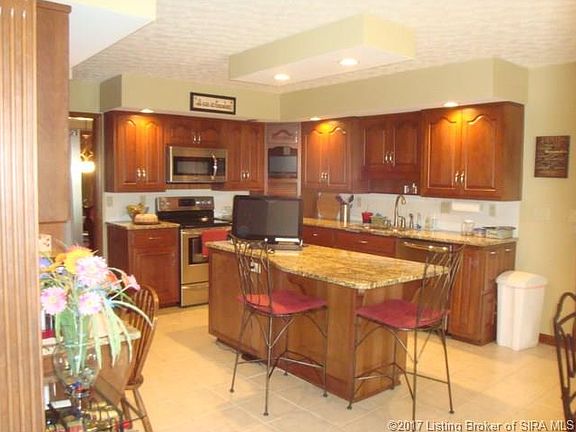 3rd image of 518 N Riverview Dr