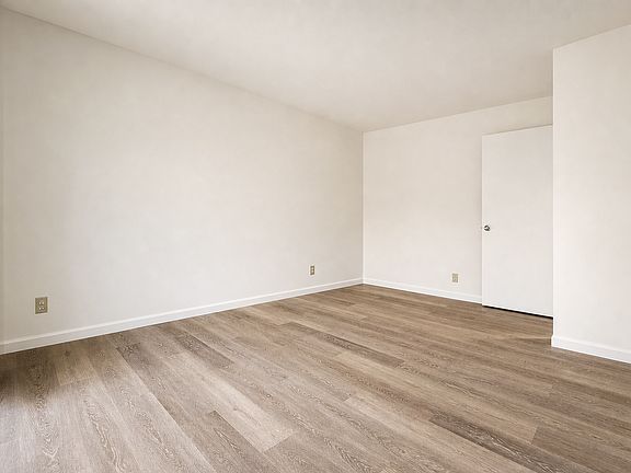 3rd image of 2540 College Ave APT 402