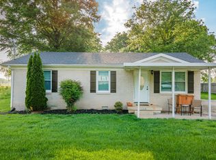 102 Lakeside Dr, Columbia, TN 38401