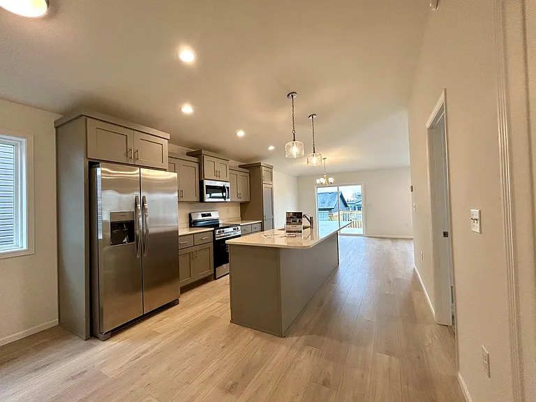 873 2nd Ave — Photo 9