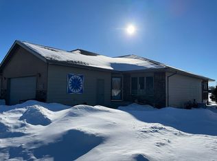 1407 Sharpstone Dr, Mitchell, SD 57301
