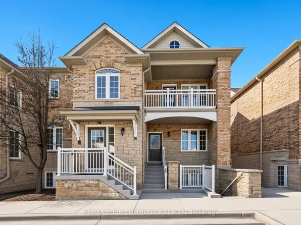 520 Silken Laumann Dr #17, Newmarket, ON L3X 2S7