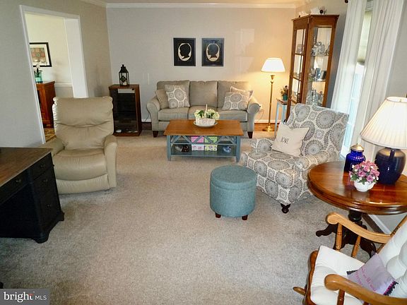 5th image of 11 Valerie Dr