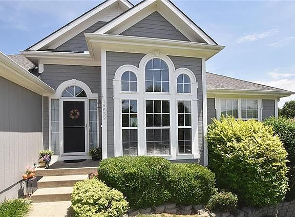 2nd image of 15832 Meadow Ct