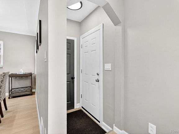 2nd image of 17197 Rutherford St