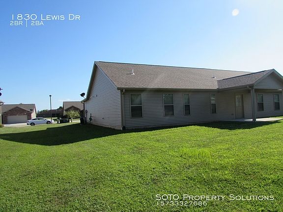 3rd image of 1830-1832 Lewis Dr