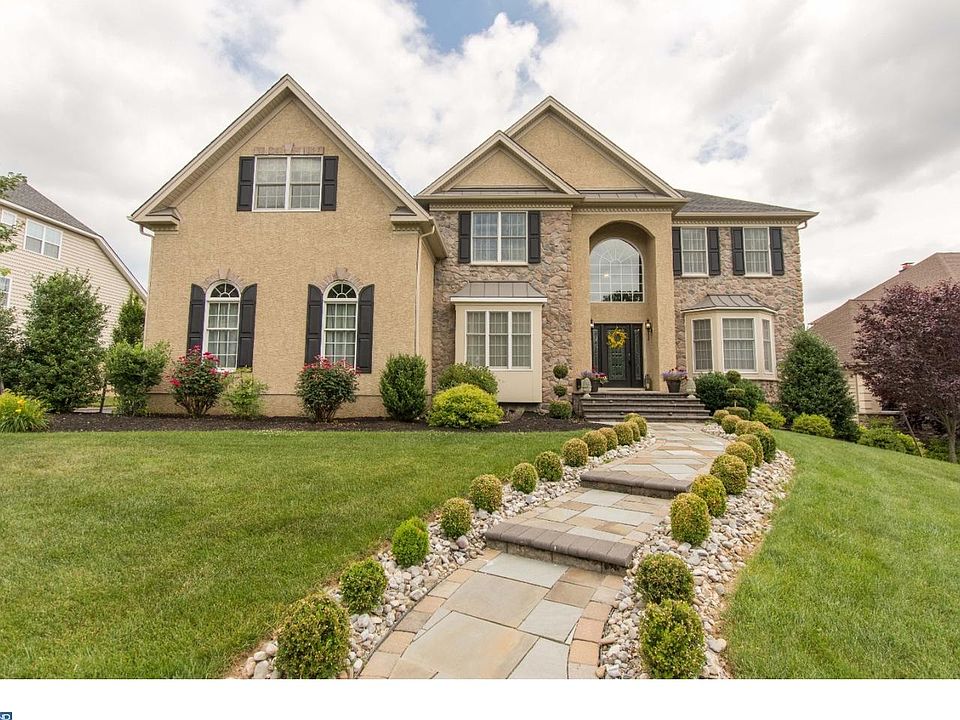 1st image of 527 Chariot Ct