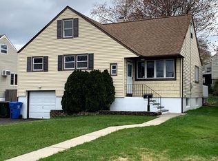 8 Exeter Rd, Fords, NJ 08863