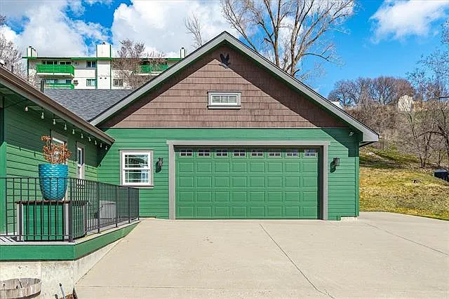 327 E Cleveland Ave — Photo 3