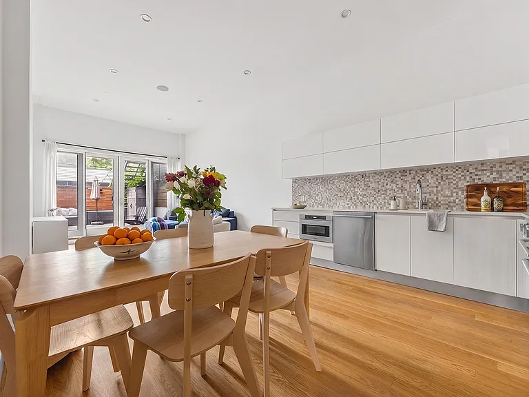 258A 18th St #101 — Photo 3