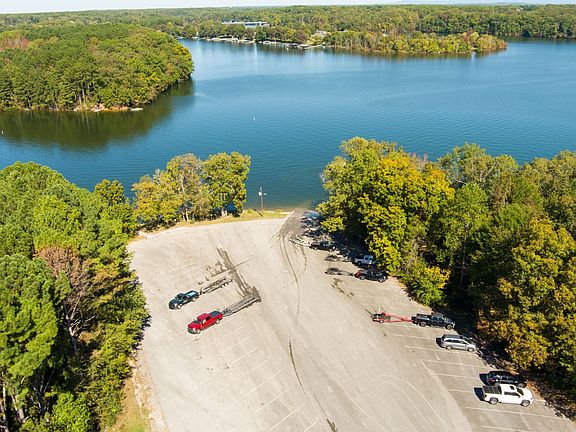 2nd image of 667 Maple Bend Rd