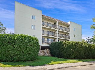 950 Cove Rd #B3, Stamford, CT 06902