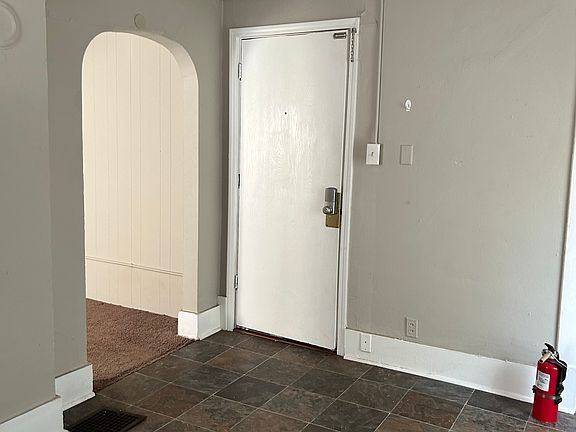 5th image of 311 W Pierce St APT B