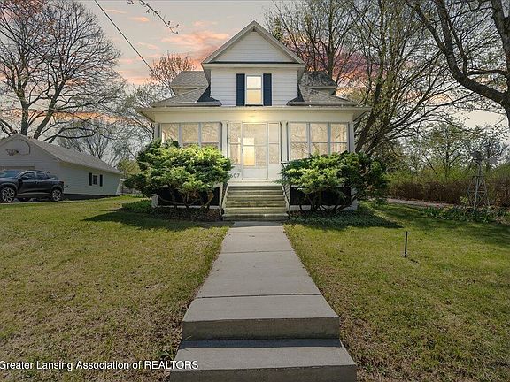 2nd image of 607 W McConnell St
