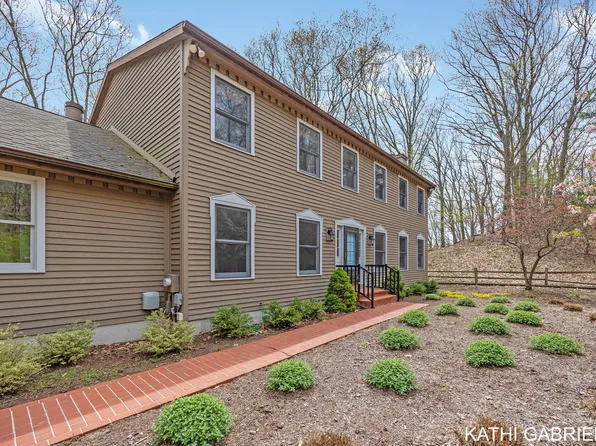 313 Stickney Ridge Rd, Grand Haven, MI 49417