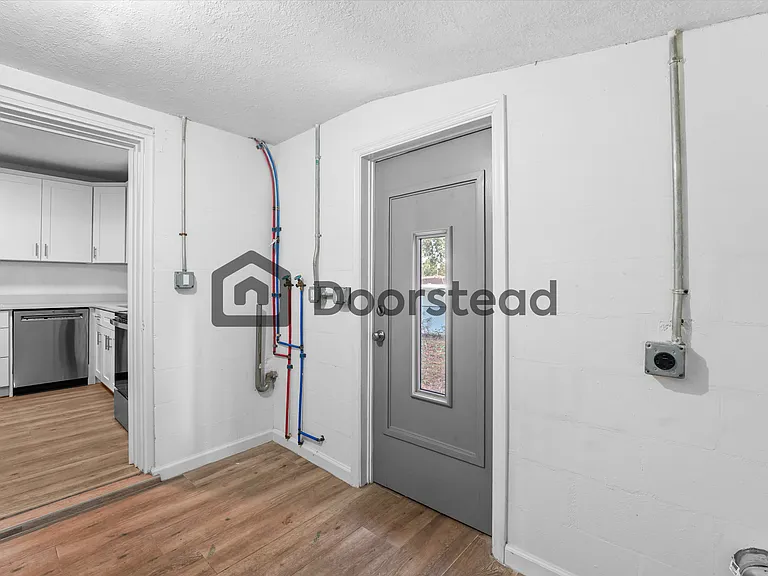 1204 E Esther St — Photo 24