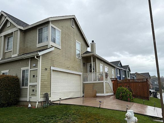 3rd image of 251 Cloverleaf Cir