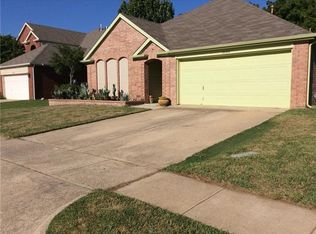 2604 Wandering Oak Dr, Corinth, TX 76208