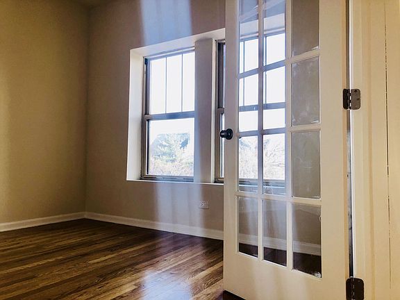 3rd image of 4740 S Greenwood Ave APT 2E