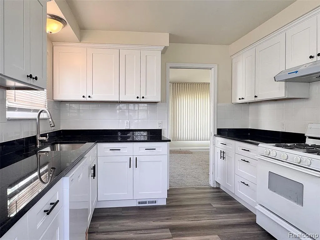 3 bed, 1.0 bath, 1634 sqft, $1,650 — Photo 4