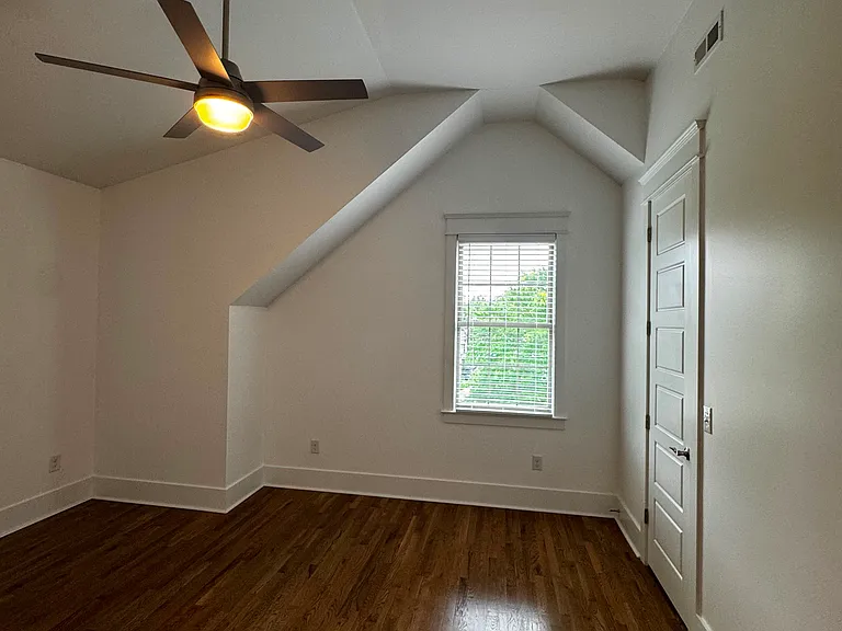 120 Lincoln Ct #B — Photo 4
