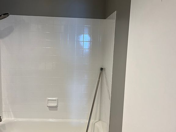 5th image of 750 Davol St Unit 1016