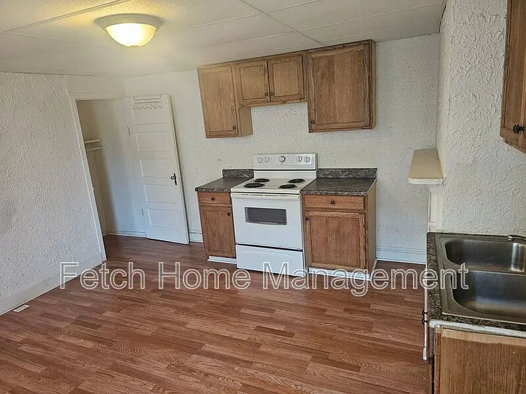 49-51 W Market St #1R — Photo 5