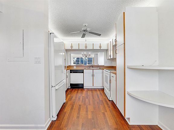 3rd image of 7358 N Devon Drive #208