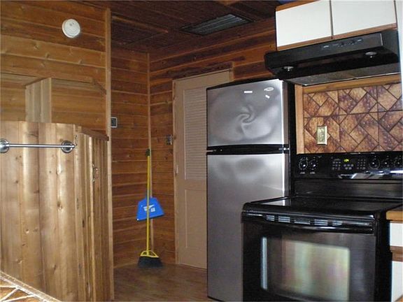 5th image of 515 Bolton Way W