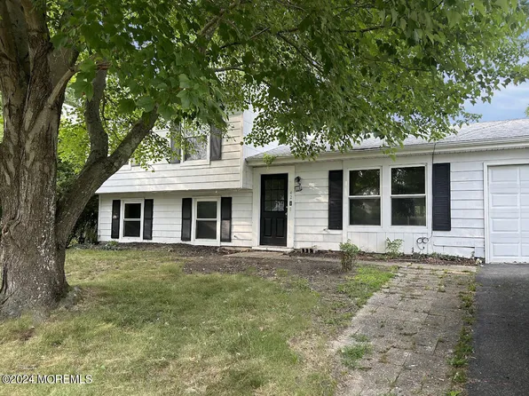 42 Bowline Street, Barnegat, NJ 08005