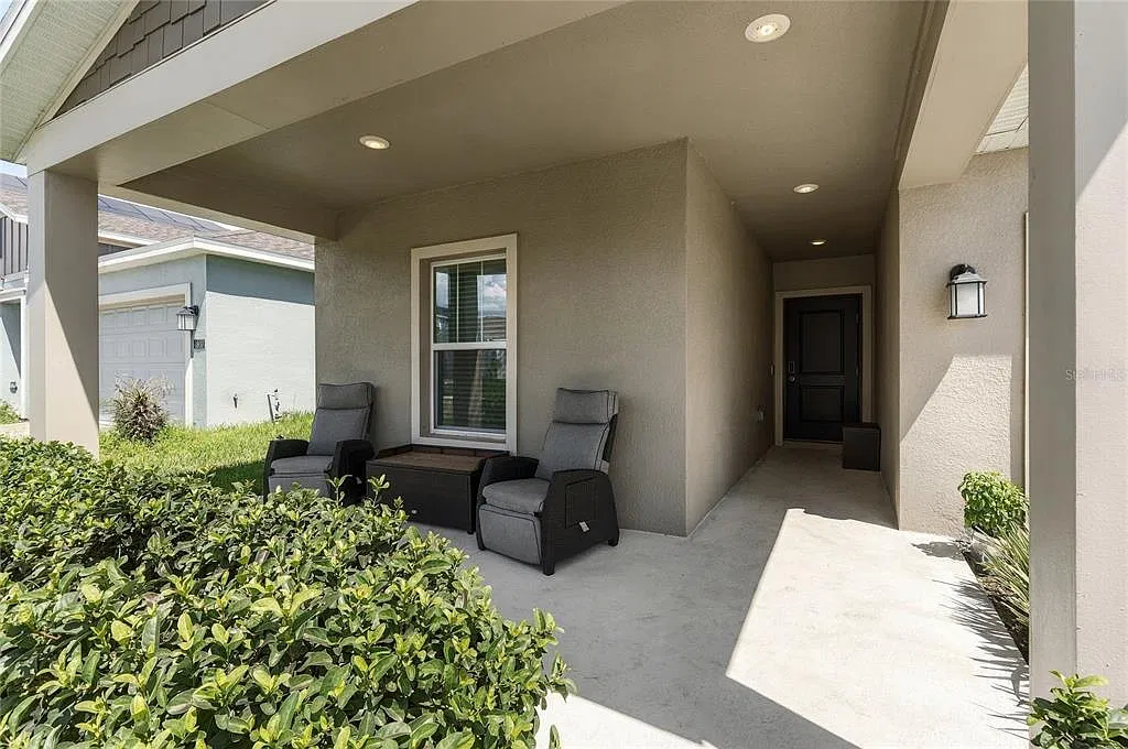4 bed, 3.0 bath, 2015 sqft, $2,900 — Photo 4