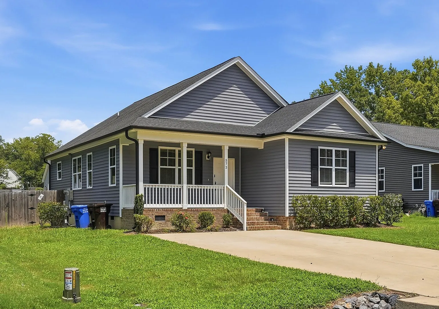 Ranch Home With 3 Bedrooms And 2 Baths-Growing Town Of Angier — Photo 2