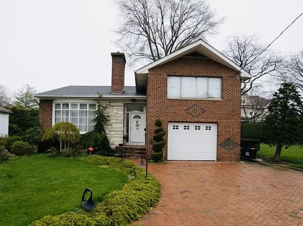 2819 211th St, Bayside, NY 11360