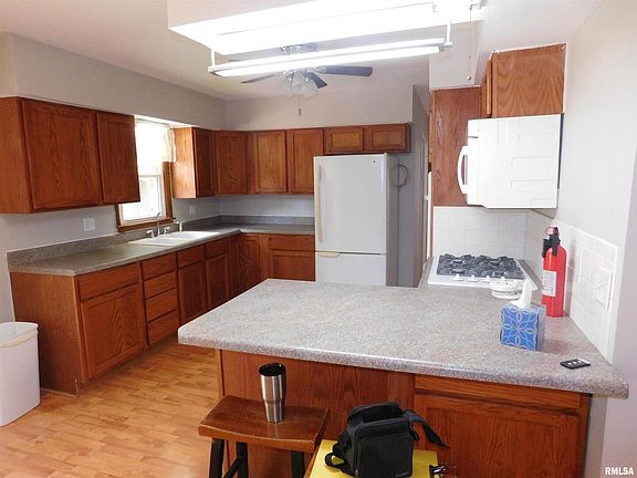 4th image of 521 W Park St